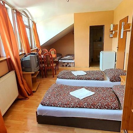 Penzion Highway Hotel Ruzomberok Eksteriør billede