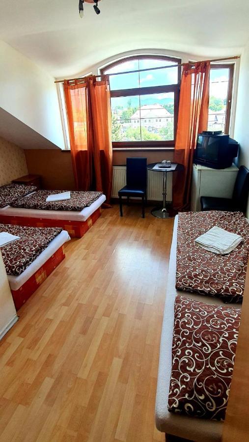 Penzion Highway Hotel Ruzomberok Eksteriør billede
