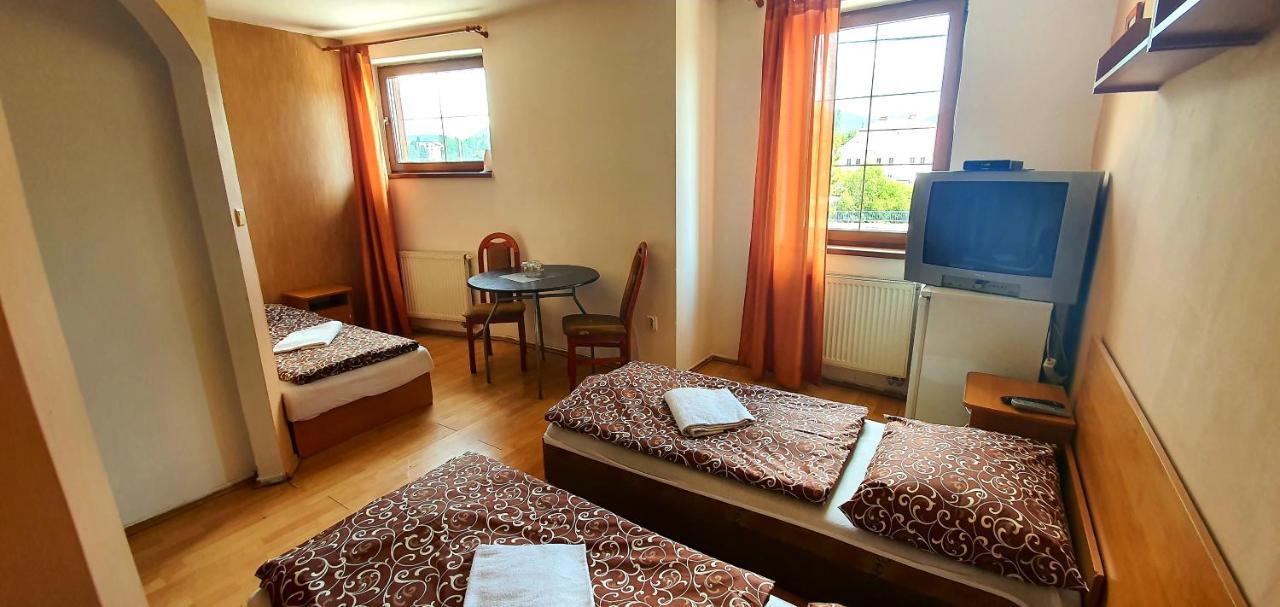 Penzion Highway Hotel Ruzomberok Eksteriør billede