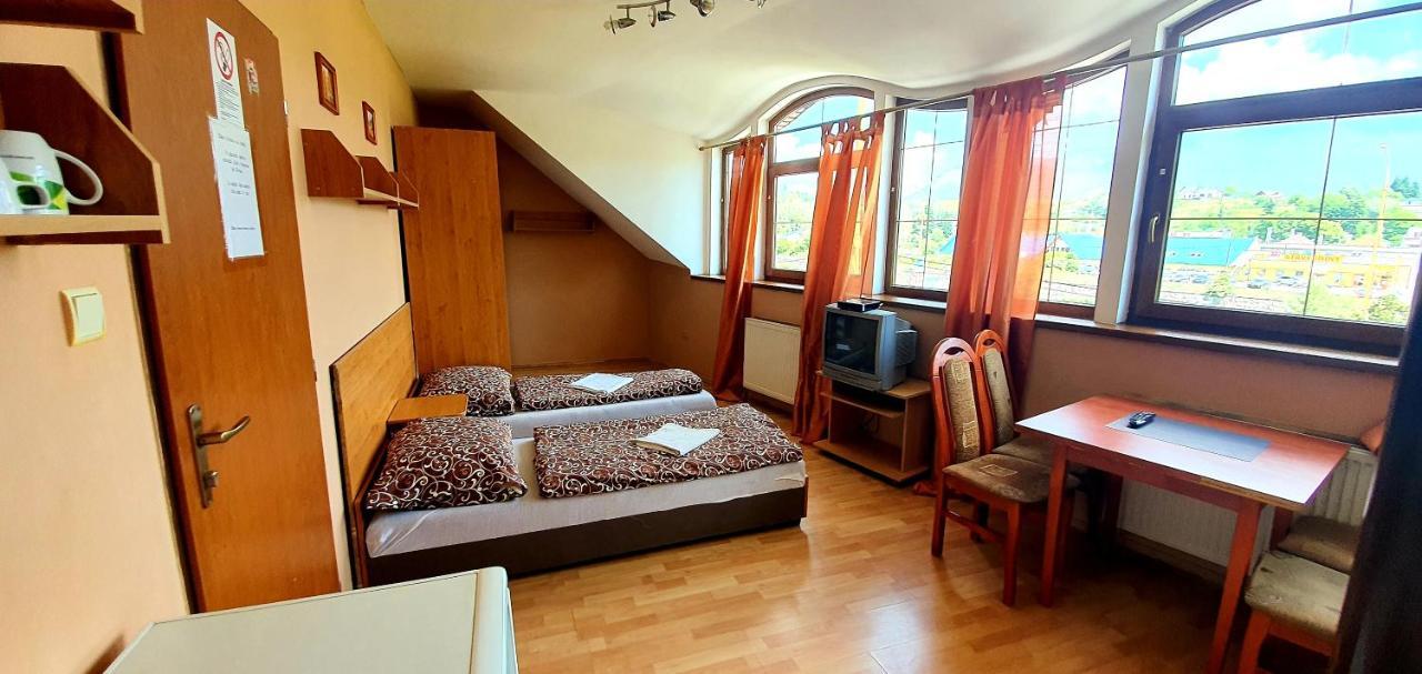 Penzion Highway Hotel Ruzomberok Eksteriør billede